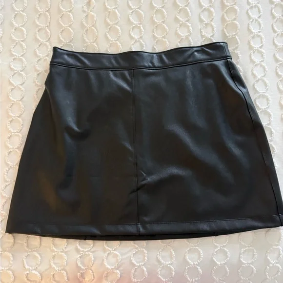 SPANX Black Leather Like mini skirt - Picture 2 of 7
